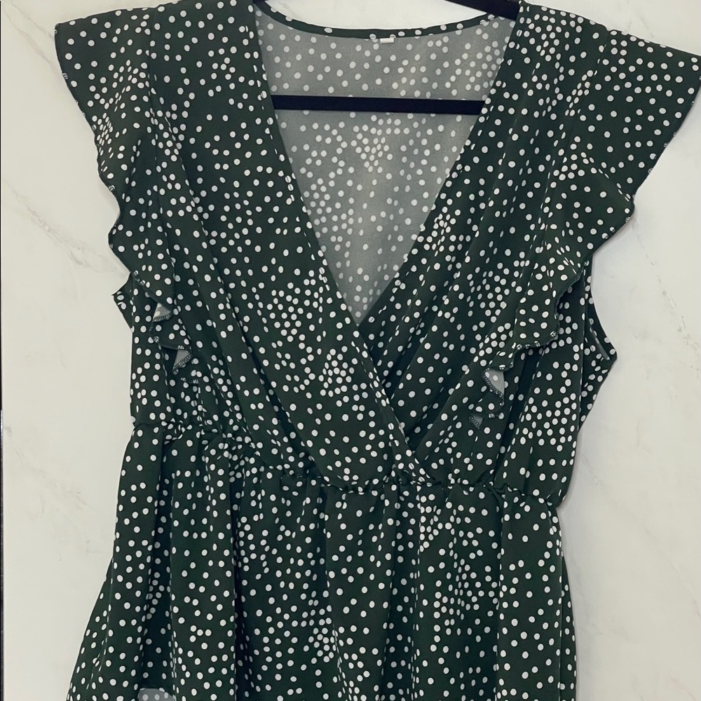 Green&White polka dot top